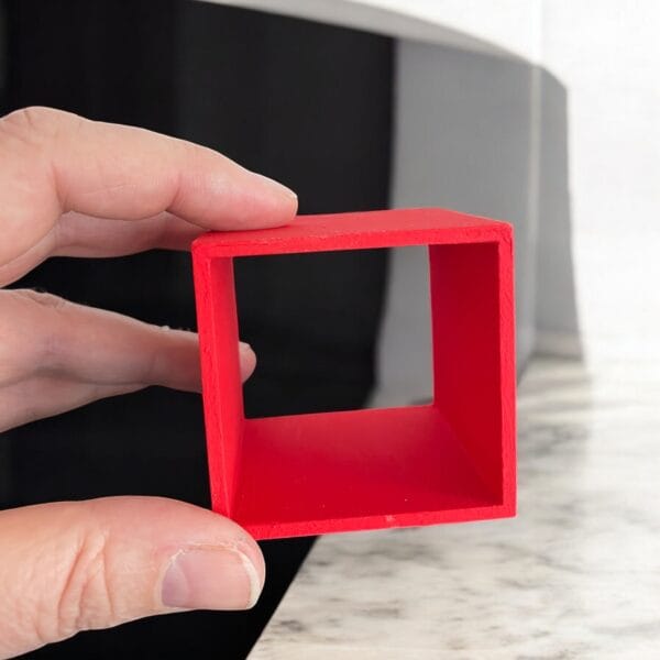 Enhance your dollhouse with this modern miniature display cabinet, perfect for 1/6 and 1/12 scale designs. This tiny cube box is a versatile accessory for DIY living room decor, doll furniture, or toy house displays.